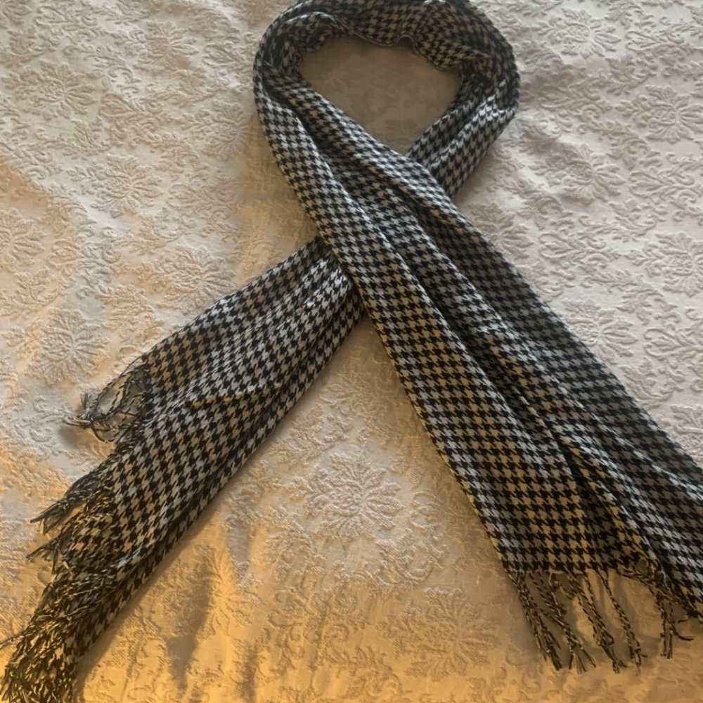 Houndstooth shawl/wrap - Picture 2 of 2